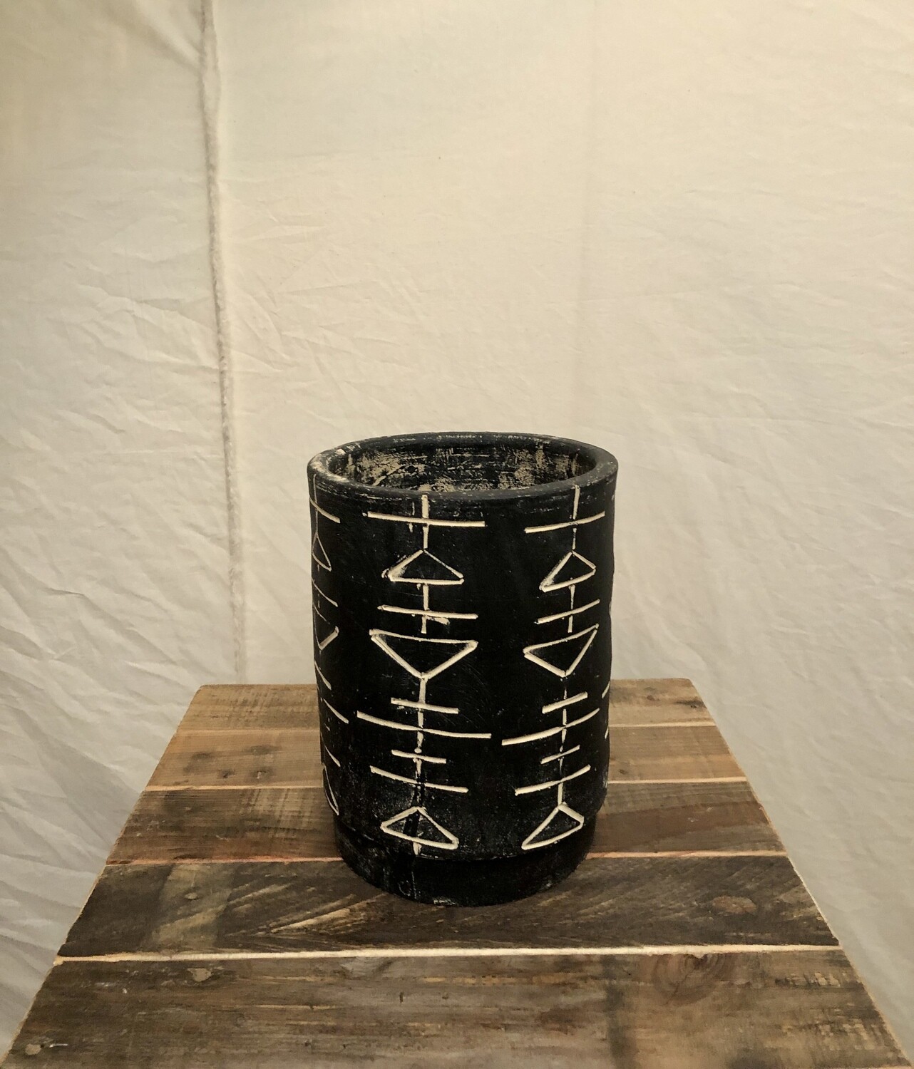 Black &amp; White Clay Planter I
