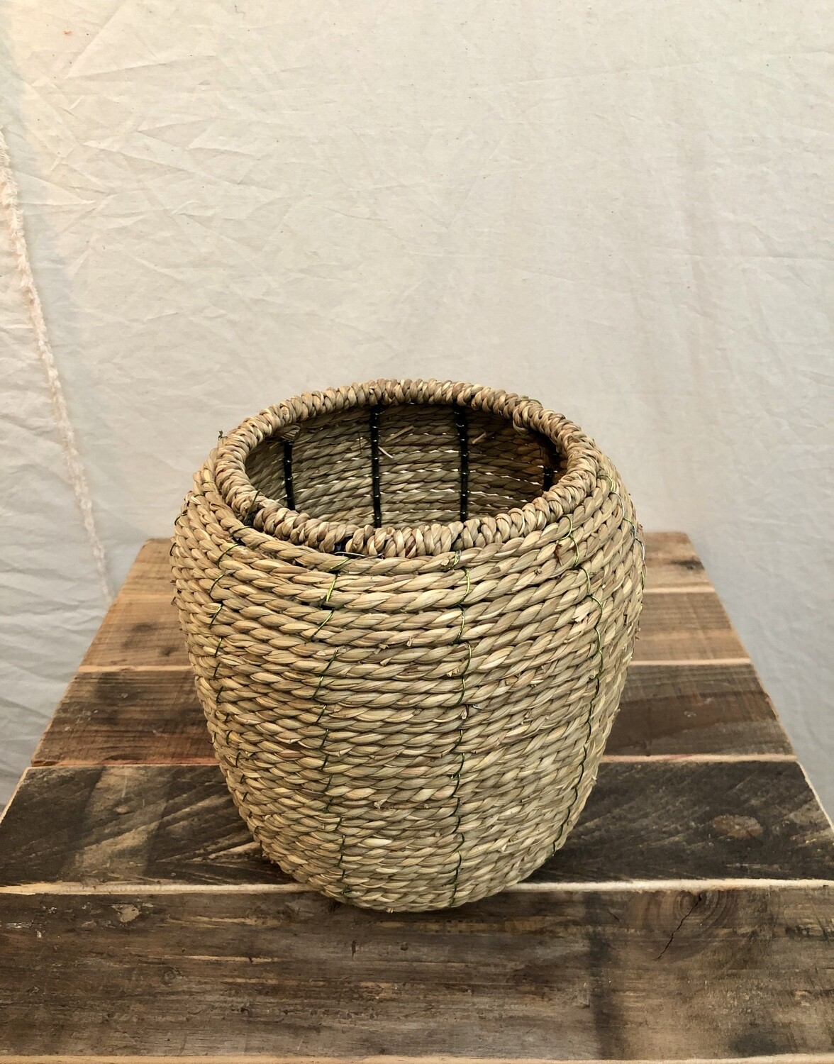 Round Braided Seagrass Planter - Sm