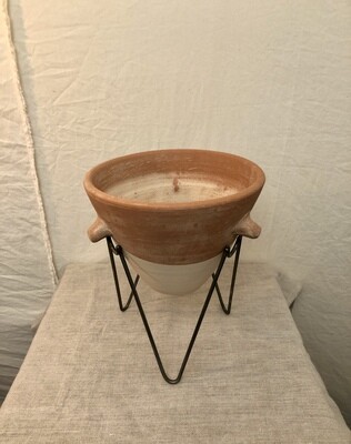 Ivory Dipped Clay Pot w/Knobs on Wire Stand