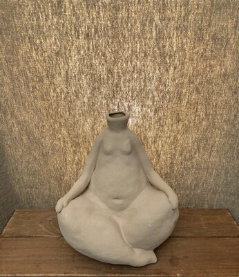Sculp Body Vase 8&quot;
