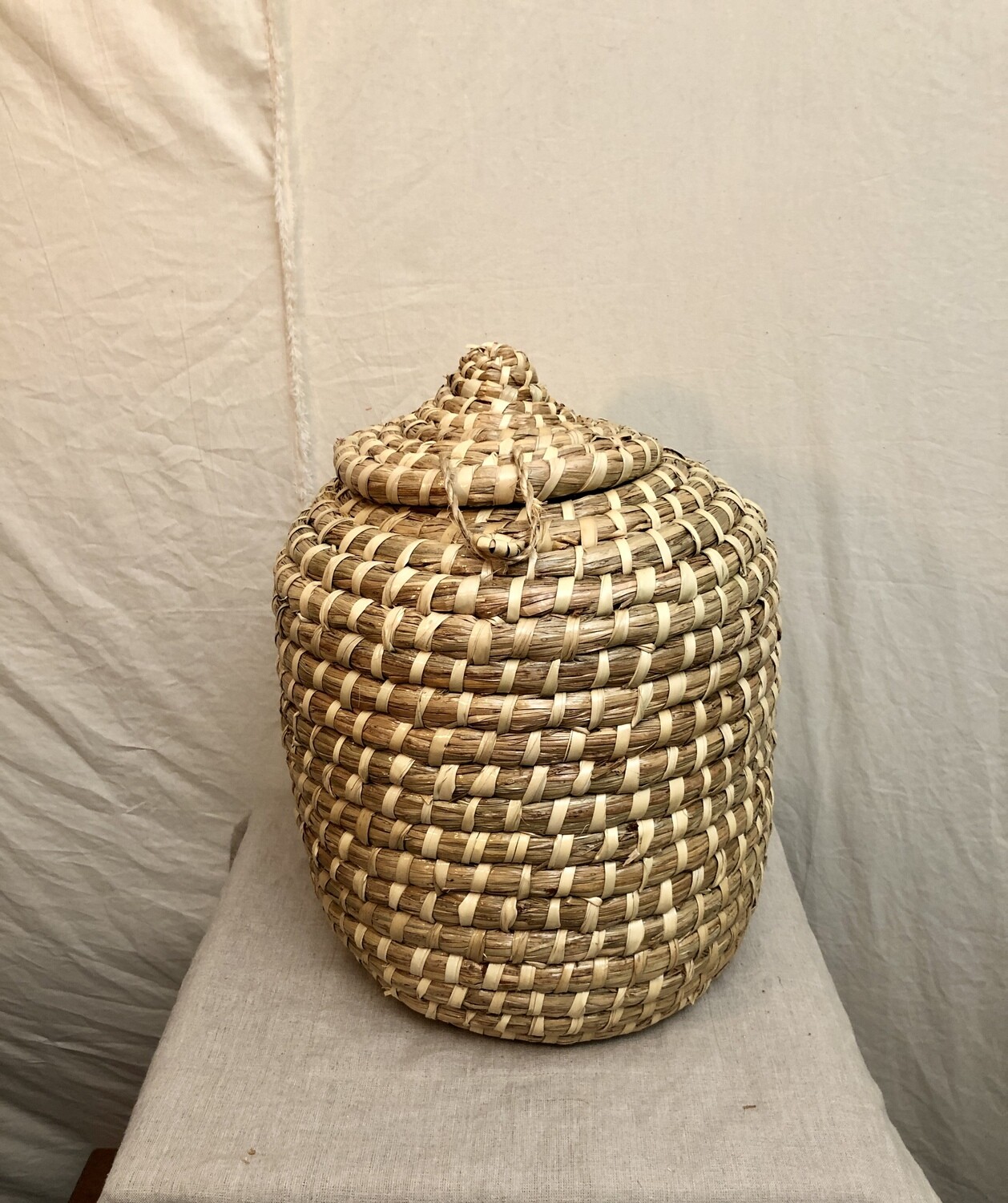 Oval Seagrass Basket w/Lid Sm