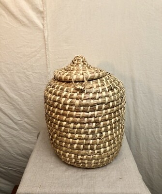 Oval Seagrass Basket w/Lid Sm Oval Seagrass Basket w/Lid Sm