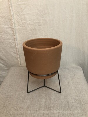 Natural Clay Planter w/Wire Base Med