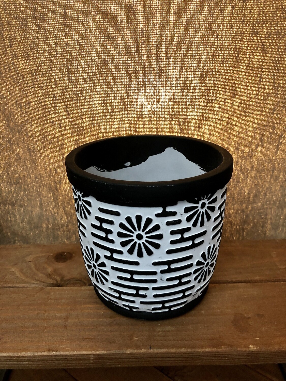 Resin Black & White Floral Flower Pot Sm Resin Black & White Floral Flower Pot Sm