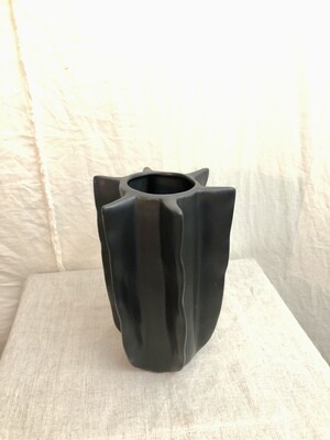 Wavy Vase Lg - Black Wavy Vase Lg - Black