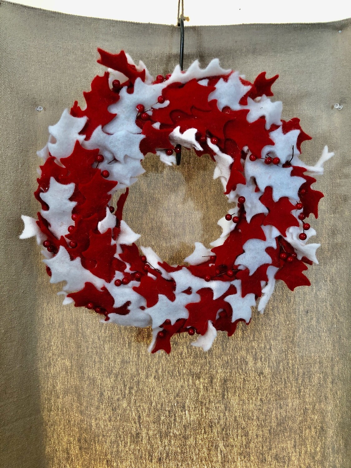 Felt Holly Red &amp; White Wreath 15&quot;