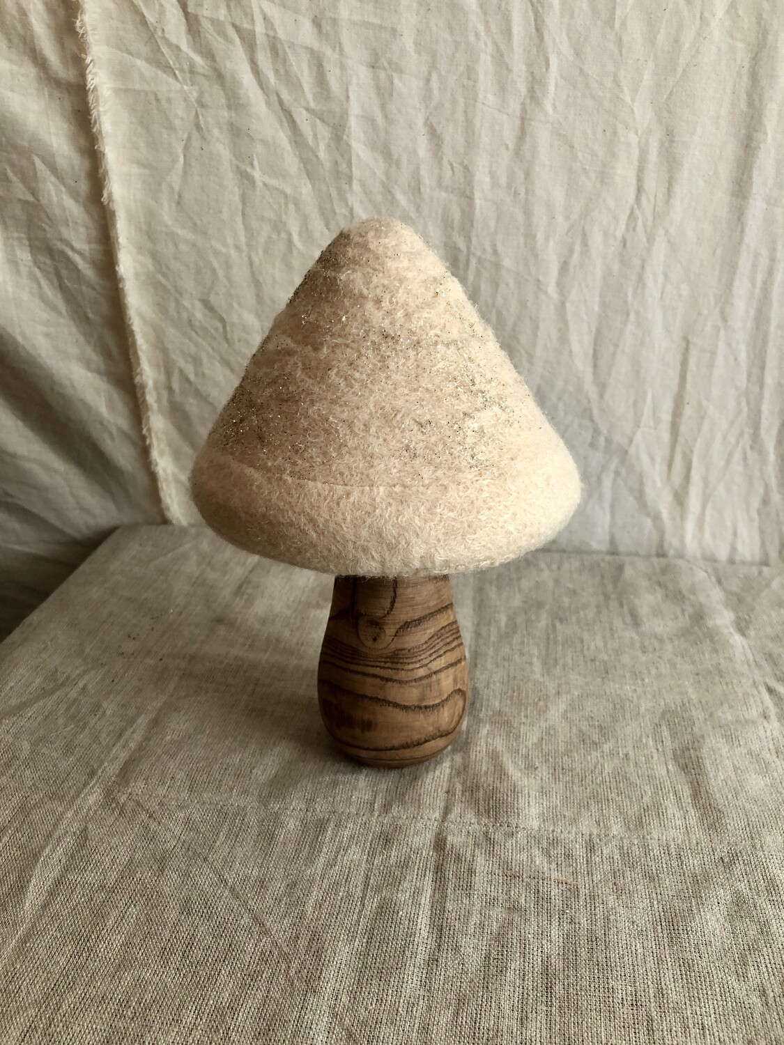 Cream Mushroom 7.5&quot;