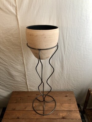 Ivory &amp; Black Clay Pot w/Wire Curvy Base Lg