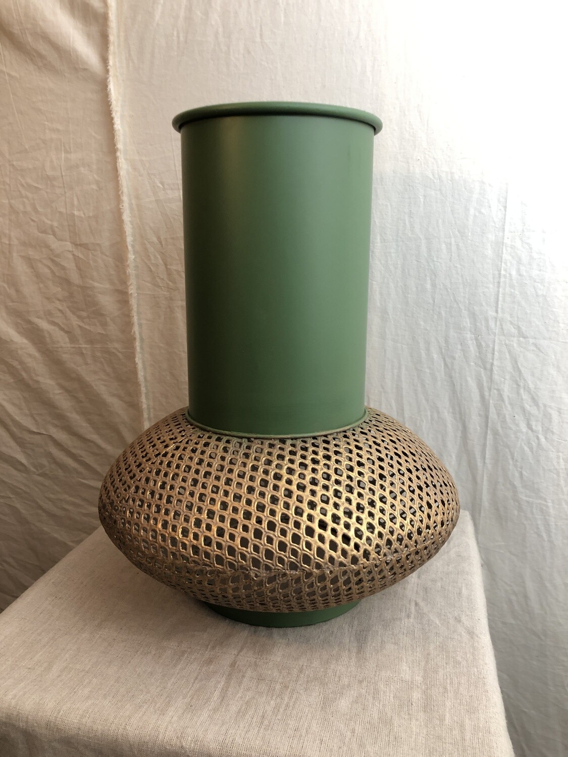 Meshed Metal Pot Green/Gold 16.5"