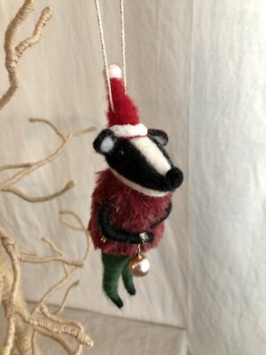 Felt Skunk w/Burg Vest Ornament