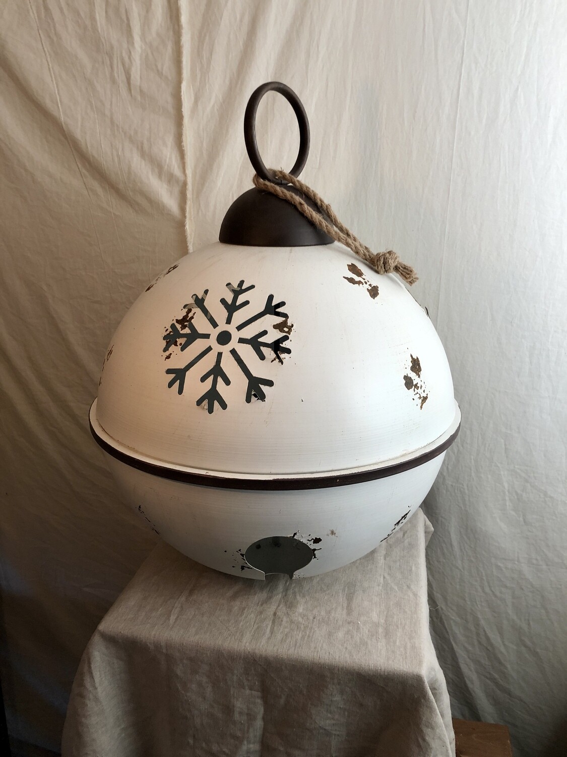 Metal Snowflake Round Bell White Metal Snowflake Round Bell White