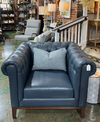 Dorothy Chair - 43&quot;W x 37&quot;D x 32&quot;H