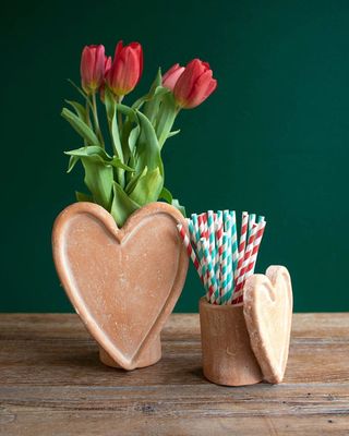 White-Wash Clay Heart Vase Lg