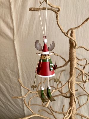 Metal Moose w/Skis
