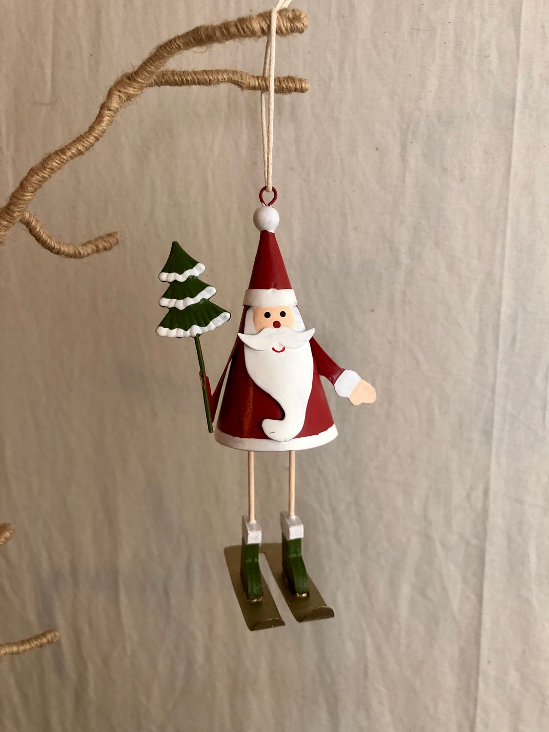 Metal Santa Skiing w/Tree