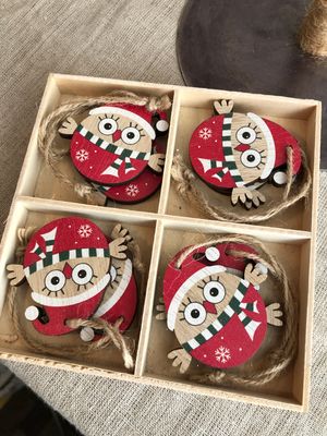 S/8 Wood Mini Owl w/Scarf Ornaments