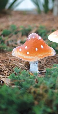 Painted Metal Mushroom Plant Stake Sm