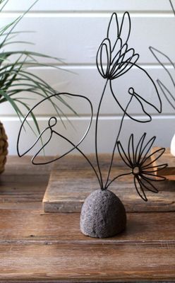 Wire Lake Plants w/River Rock Base I