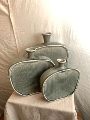 Ceramic Flat Bottle w/Textured Grey Finish Lg