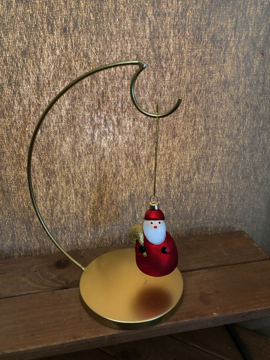Gold Single Ornament Stand Gold Single Ornament Stand