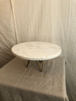 White Marble Display Stand w/Brass Base Sm