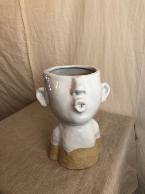 Ceramic Smooching Planter Lg