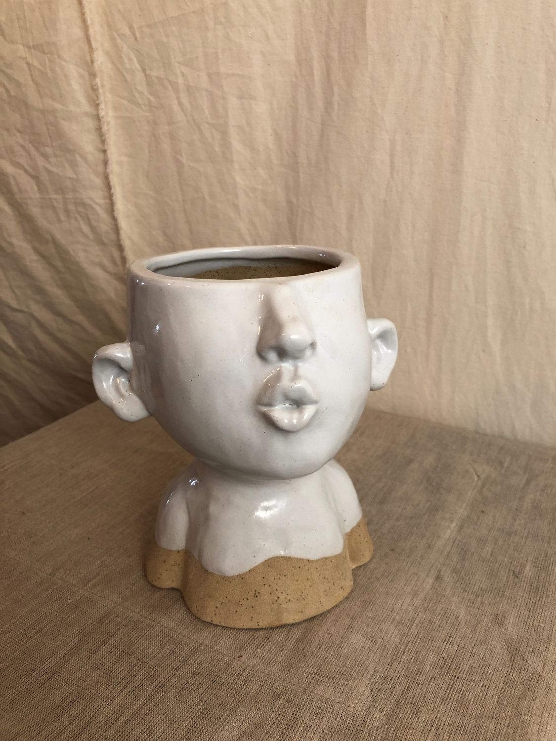 Ceramic Smooching Planter Sm