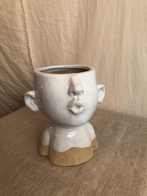 Ceramic Smooching Planter Sm