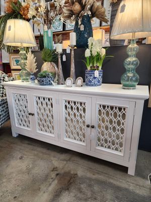 69&quot; Mirrored Accent Case - White - 69&quot; x 19&quot;x 32&quot;T