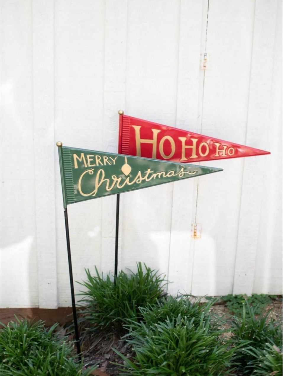 Painted Metal Christmas Pennant Yard Stake Green