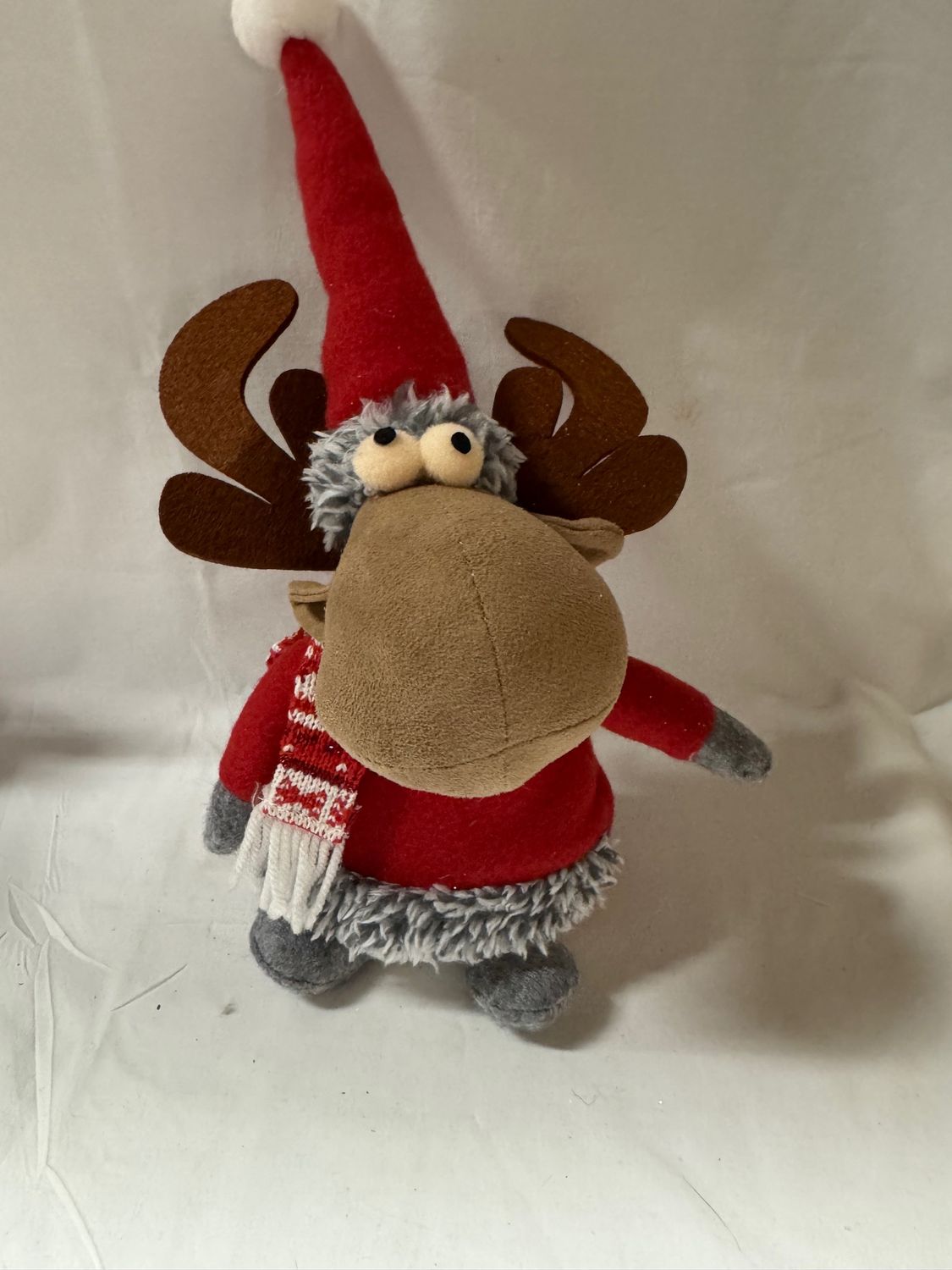 Reindeer w/Sweater - Sitting