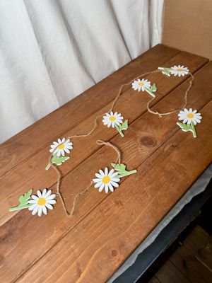Wood Daisy Garland 48"