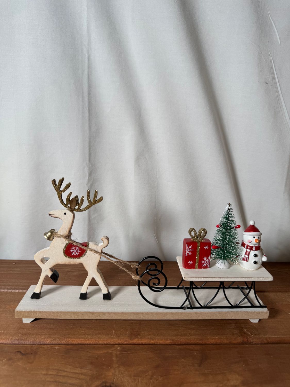 Reindeer Pulling Sleigh w/Snowman Reindeer Pulling Sleigh w/Snowman