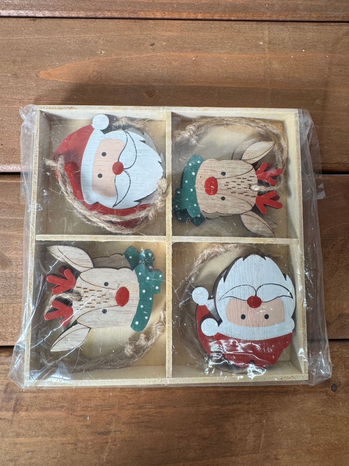 S/8 Red &amp; Green Santa/Reindeer