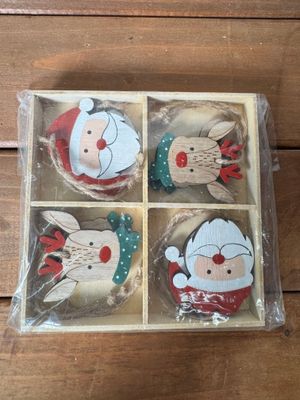 S/8 Red &amp; Green Santa/Reindeer