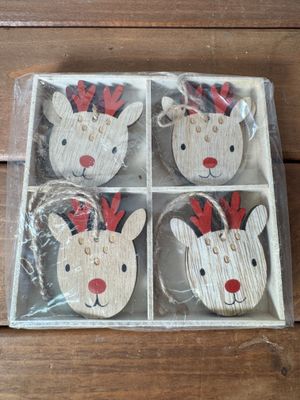 S/8 Reindeer w/Red Antlers