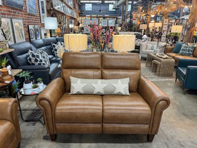 Ollie Loveseat