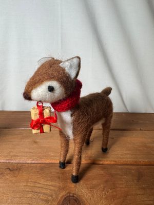Felt Reindeer w/Present
