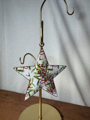 White Star Green &amp; Red Cranberry Ornament Lg