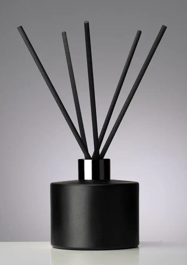 Reed Diffuser - Exotic Oud Wood - Matte Black Reed Diffuser - Exotic Oud Wood - Matte Black