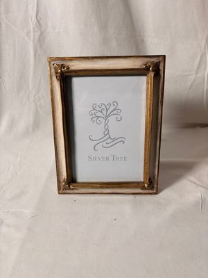 Antique Gold/Crème Mini Leaf Frame 5" x 7"