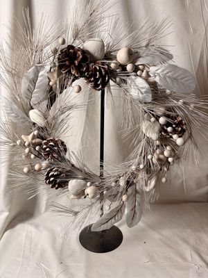 Off White Wreath w/Pinecones 14" Off White Wreath w/Pinecones 14"