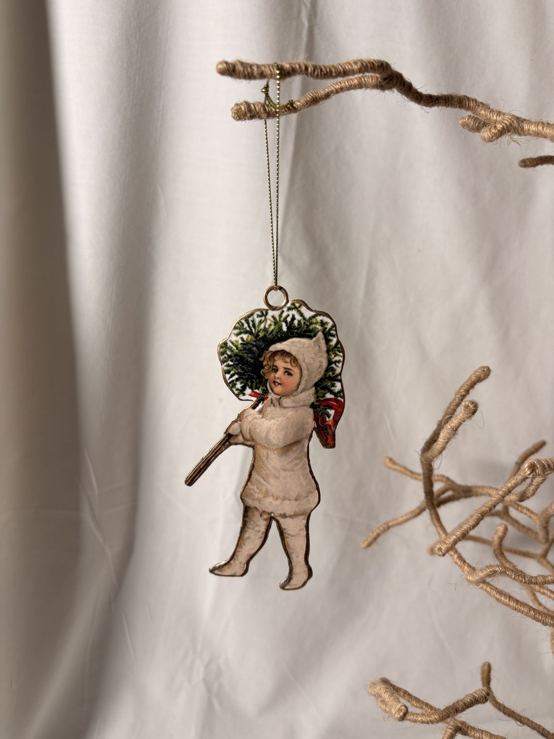 Metal Vintage Girl with Wreath Ornament Metal Vintage Girl with Wreath Ornament