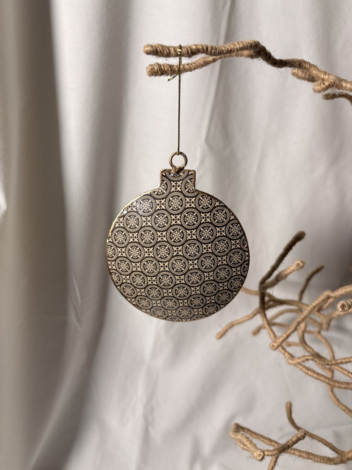 Metal Green/Gold Ornament - Circle