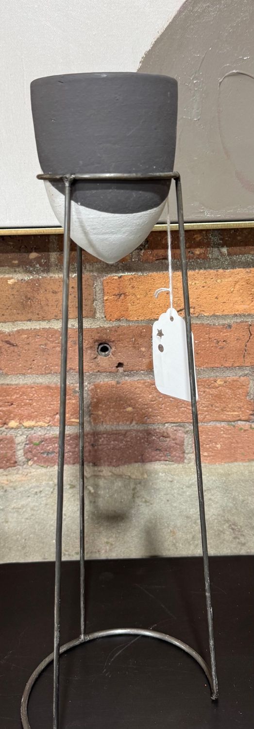 Grey & White Planters on Wire Base - Lg Grey & White Planters on Wire Base - Lg