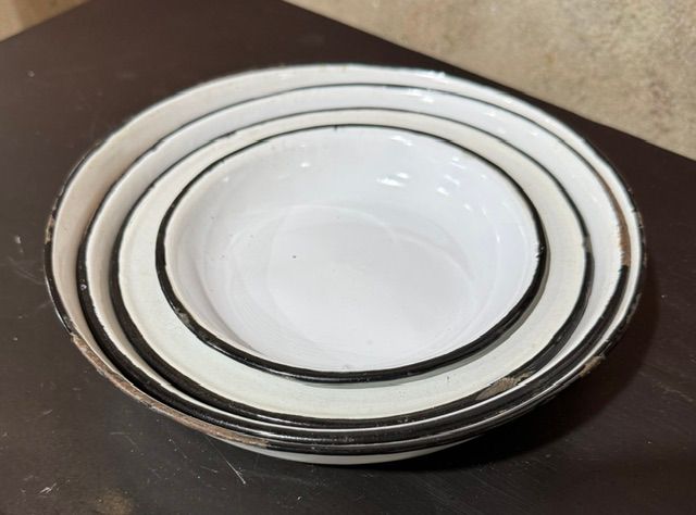 Set/4 Round Enamel Ware Trays Set/4 Round Enamel Ware Trays