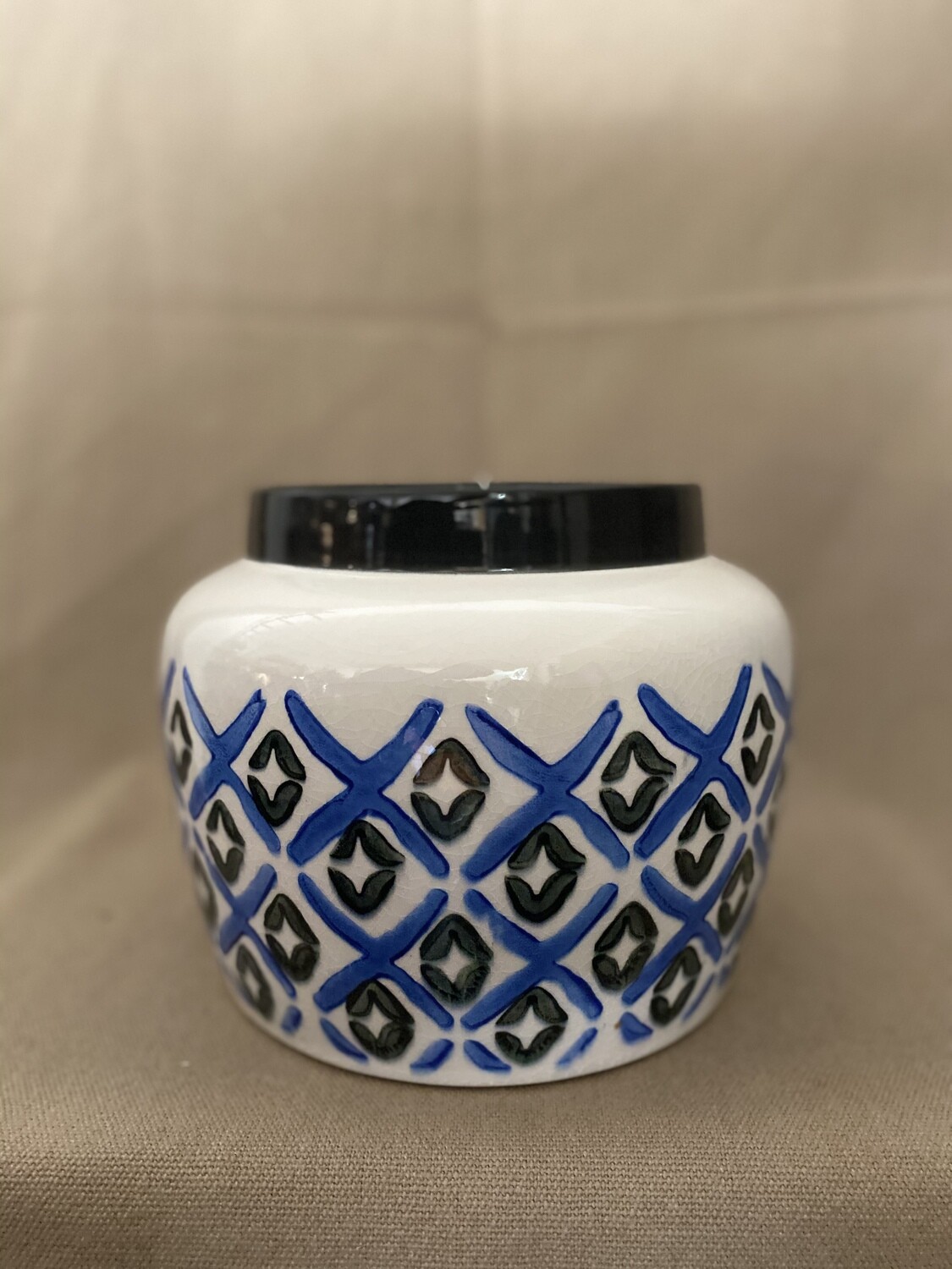 White/Black/Blue 7" Ceramic Pot White/Black/Blue 7" Ceramic Pot