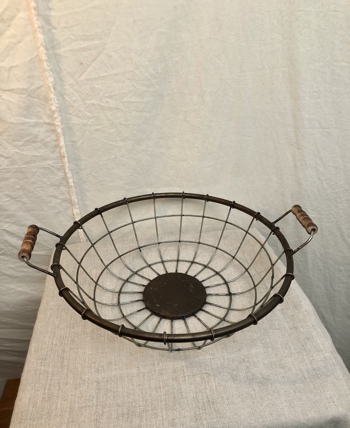 Galv Rustic Wire Round Basket Med