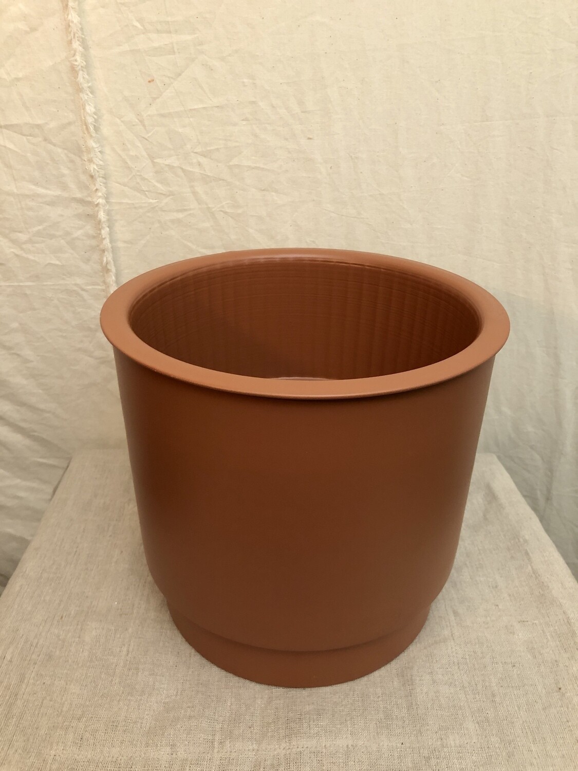 Painted Metal Planter w/Tray Bottom Med Painted Metal Planter w/Tray Bottom Med