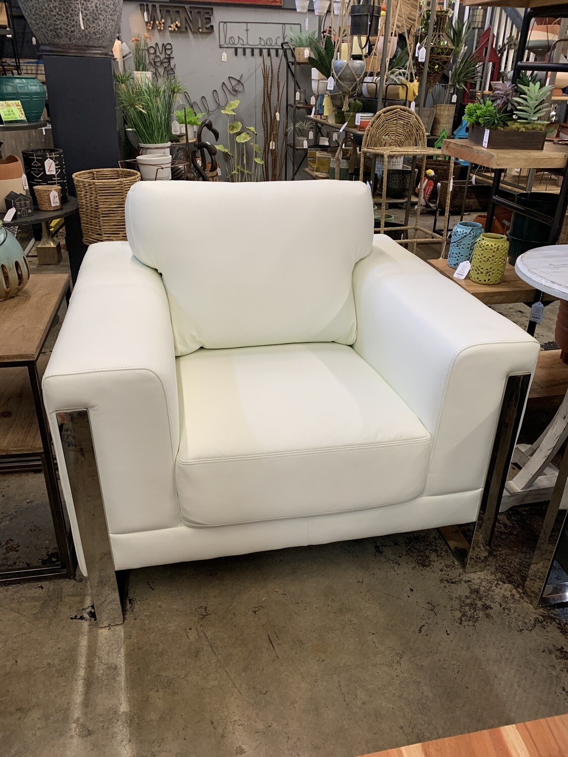 Ruby Leather Chair - Blanco Ruby Leather Chair - Blanco